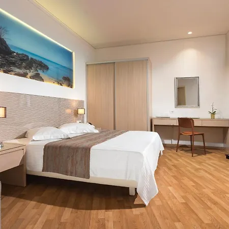 호텔 Alexandra Hotel&apartments 4*