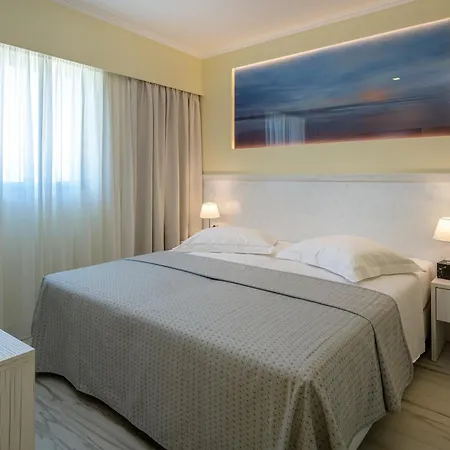 Alexandra Hotel&apartments ホテル コス・タウン