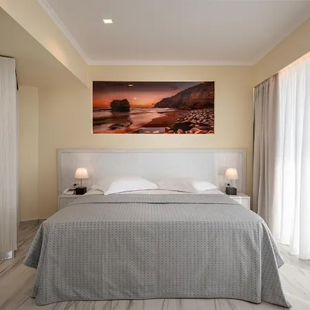 Alexandra Hotel&apartments ホテル