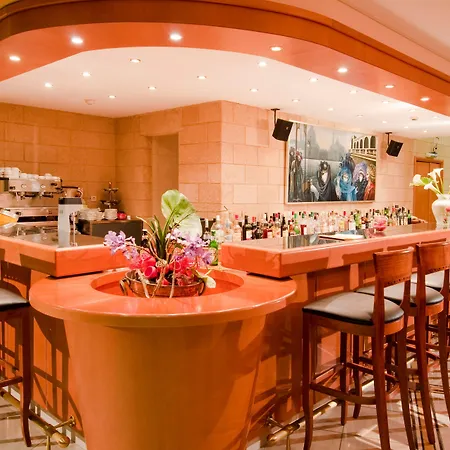Alexandra Hotel&apartments ホテル