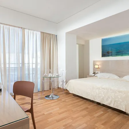 Alexandra Hotel&apartments ホテル 4*