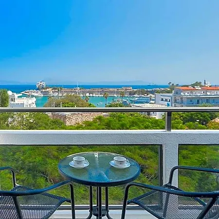 מלון Alexandra Hotel&apartments 4*
