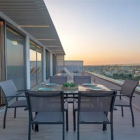 מלון Alexandra Hotel&apartments 4*