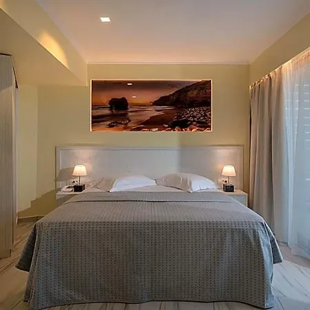מלון Alexandra Hotel&apartments 4*