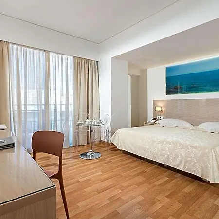 Alexandra Hotel&apartments מלון העיירה קוס