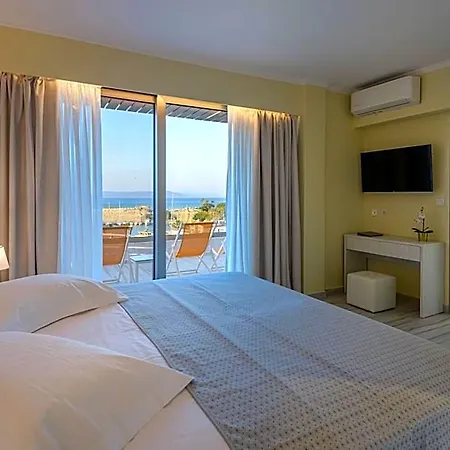 Alexandra Hotel&apartments מלון