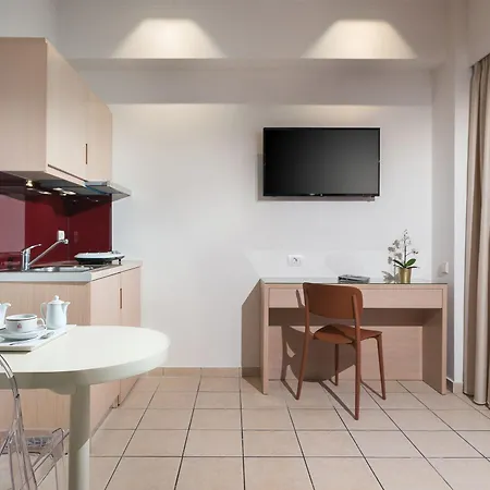 Alexandra Hotel&apartments ホテル 4*