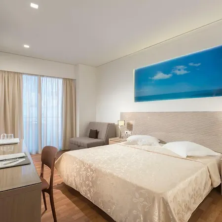Alexandra Hotel&apartments ホテル
