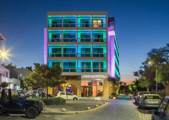 Alexandra Hotel&apartments Otel