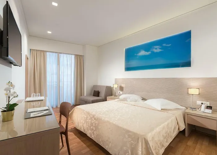 Alexandra Hotel&apartments Otel